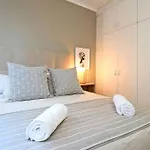 Perspectives 1 Bedroom Apartment In Cbd With Rooftop Pool And Views