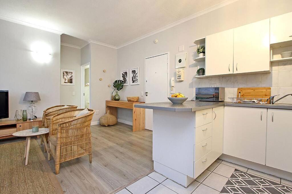 Perspectives 1 Bedroom In Cbd With Rooftop Pool And Views Apartment *