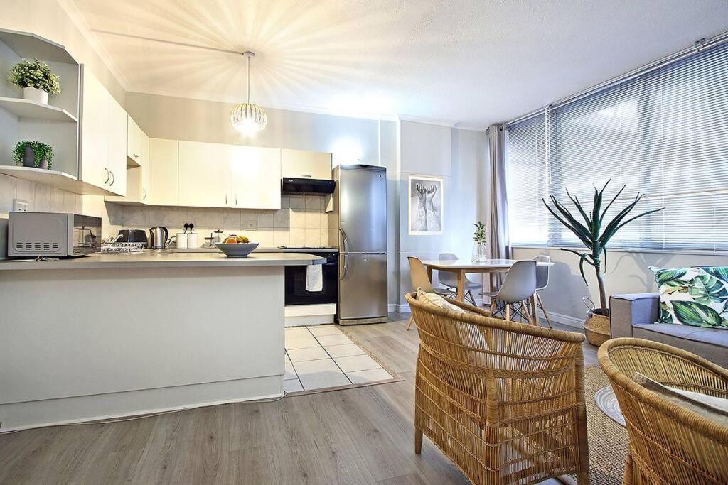 Perspectives 1 Bedroom In Cbd With Rooftop Pool And Views Apartment Kapstadt