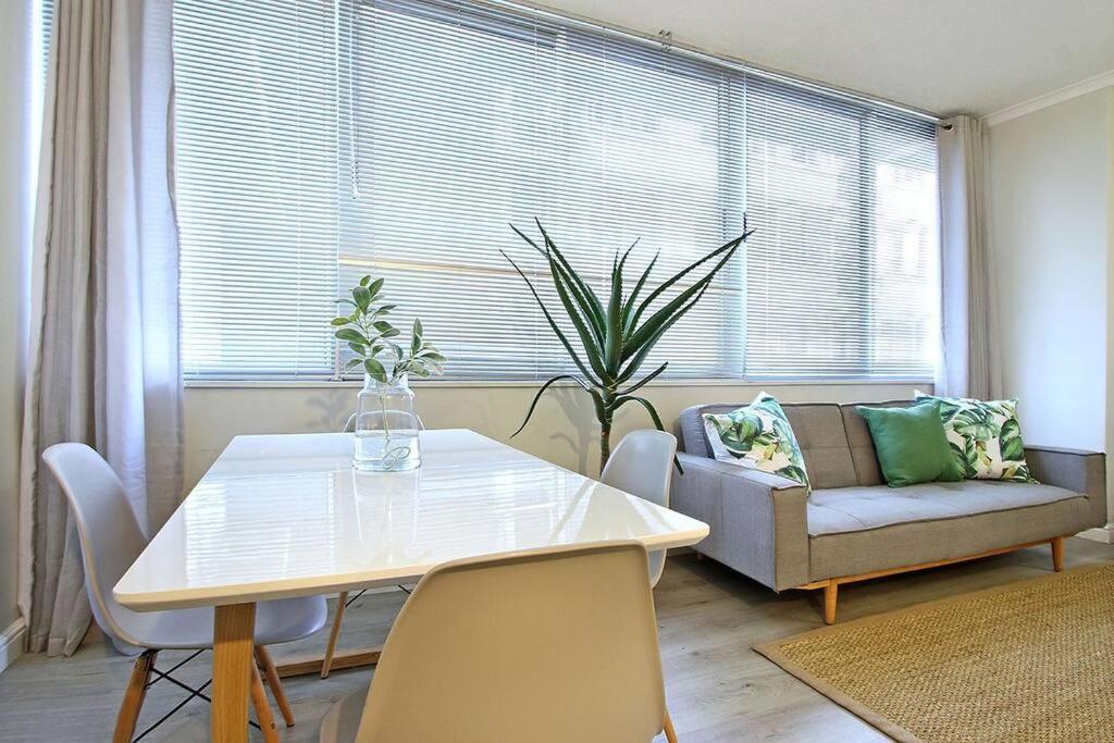 Apartment Perspectives 1 Bedroom In Cbd With Rooftop Pool And Views