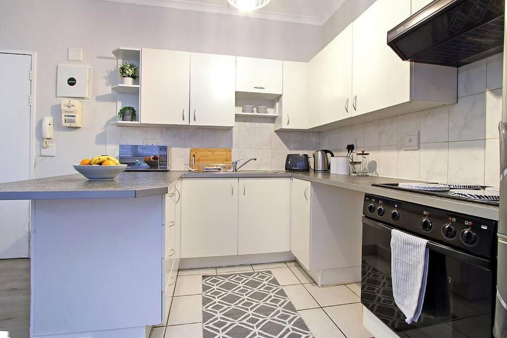 Perspectives 1 Bedroom In Cbd With Rooftop Pool And Views Apartment *