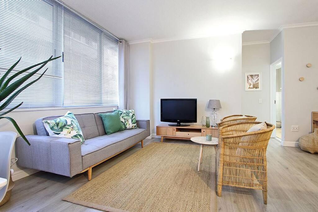 Perspectives 1 Bedroom In Cbd With Rooftop Pool And Views Apartment